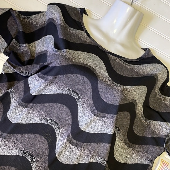 LulaRoe Jersey Geometric Printed Wave Irma Tunic Top-0919 - Picture 11 of 12